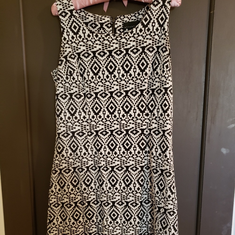 ✈ Gorgeous sleeveless shift dress